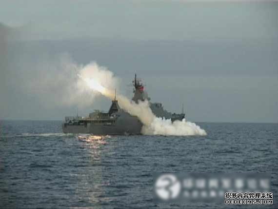 南购俄的猎豹级导弹护卫舰发射导弹