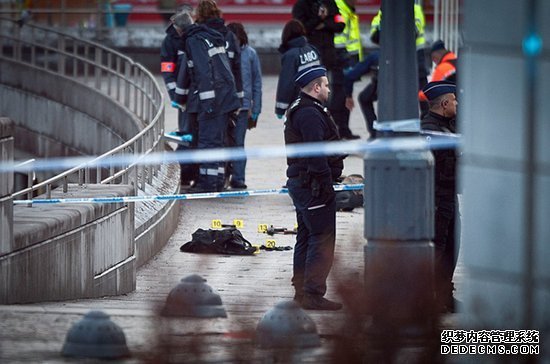 ����ʱ�����򹫽�վ������ɨ����Ⱥ